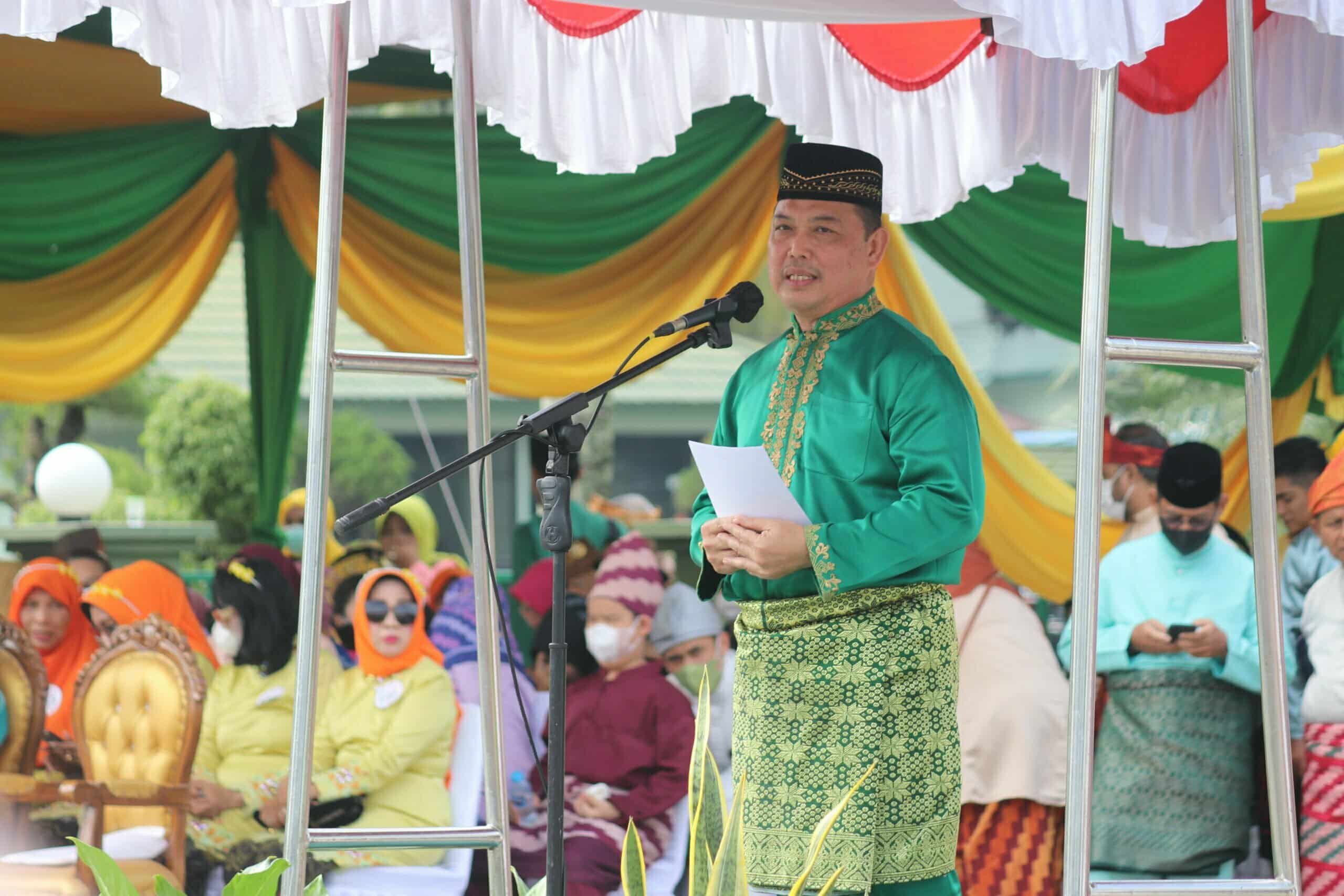 Wakil Gubernur Kalbar, Ria Norsa memberikan kata sambutan pada puncak perayaan Hari Jadi Kota Pontianak ke-251 tahun 2022. (Foto: Biro Adpim For KalbarOnline.com)