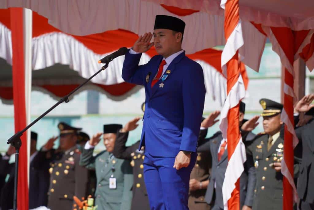 Wakil Bupati Kapuas Hulu, Wahyudi Hidayat menjadi inspektur upacara Peringatan Hari Kesaktian Pancasila Tahun 2022 di lingkup Pemerintah Kabupaten Kapuas Hulu. (Foto: Ishaq)
