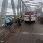 Tempat Kejadian Perkara (TKP) kecelakaan lalu lintas di atas Jembatan Tol Kapuas 2. (Foto: Jauhari)