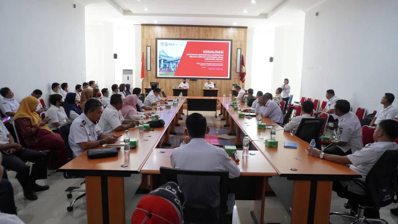 Sosialisasi terbuka tentang belanja pengadaan barang dan jasa melalui katalog elektronik lokal bagi OPD di Convention Hall Kantor Bupati Melawi, Rabu (05/10/2022). (Foto: Bahrum Sirait)