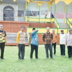 Wabup Ketapang, Farhan saat mendampingi Wakil Gubernur Kalbar, Ria Norsan, meninjau Stadion Tantemak yang merupakan venue utama bagi pembukaan MTQ ke-XXX, Jumat (07/10/2022). (Foto: Adi LC)