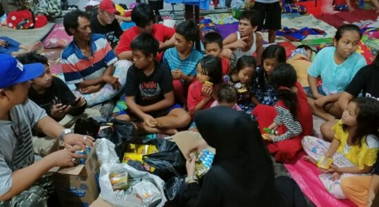 Suasana posko pengungsian di Kelurahan Condong, Kecamatan Singkawang Tengah. (Foto: Jauhari)