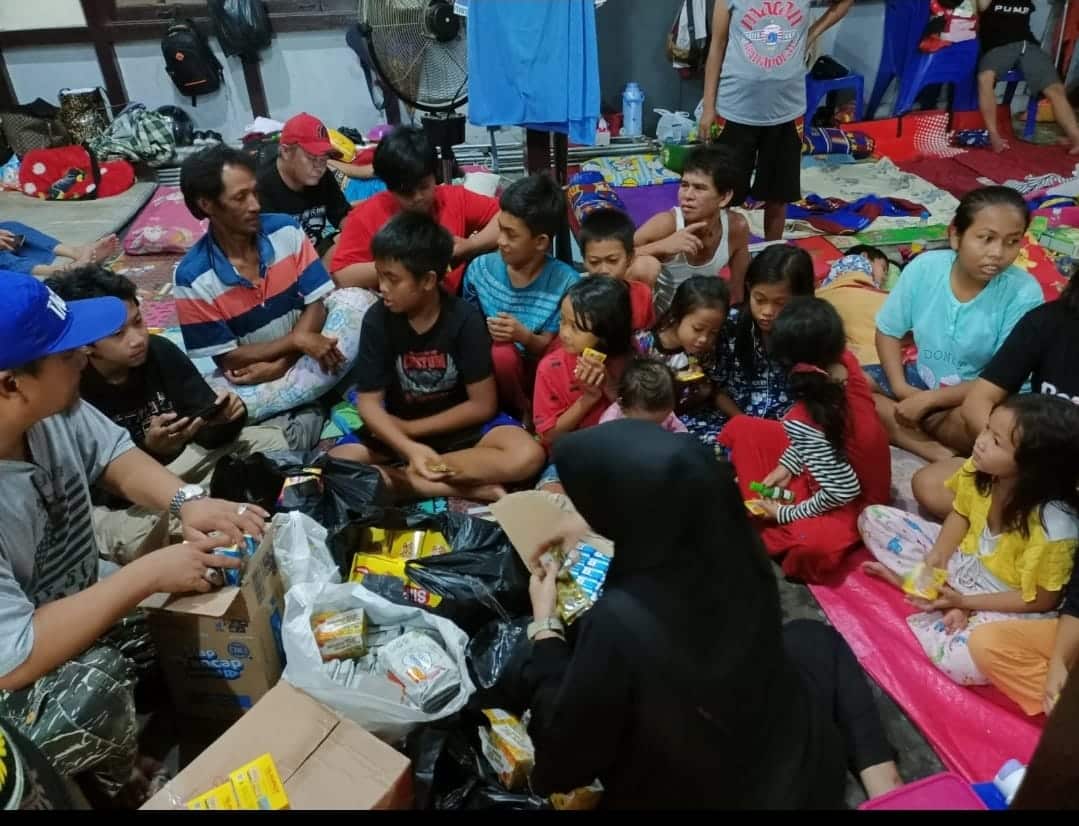 Suasana posko pengungsian di Kelurahan Condong, Kecamatan Singkawang Tengah. (Foto: Jauhari)