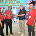 Sekda Ketapang, Alexander Wilyo membuka Open Turnamen Depara Cup Seri II Tahun 2022 di Desa Pengatapan Raya. (Foto: Adi LC)
