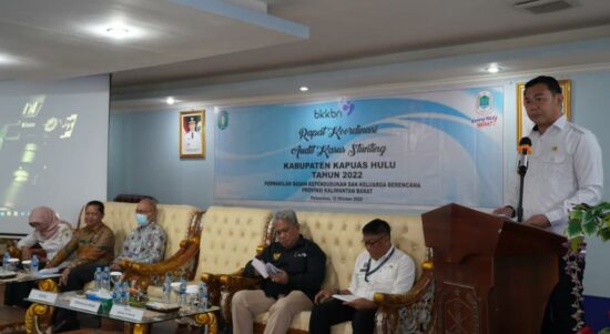 Bupati Kapuas Hulu, Fransiskus Diaan membuka Rakor Tim Audit Kasus Stunting Kabupaten Kapuas Hulu Tahun 2022. (Foto: Ishaq)