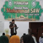 Wakil Bupati Kapuas Hulu, Wahyudi Hidayat memberikan kata sambutan pada acara Maulid Nabi Muhammad SAW 1444 H di Kecamatan Mentebah. (Foto: Ishaq)