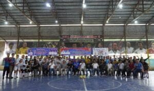 Tim Futsal Kapuas Hulu dan Tim Futsal Melawi berfoto bersama. (Foto: Ishaq)