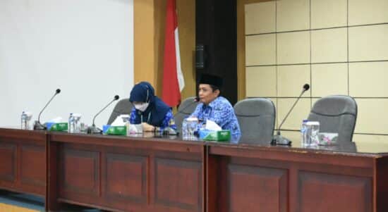 Wakil Wali Kota Pontianak, Bahasan memberikan arahan kepada para undangan yang terdiri dari para pelaku usaha, BUMN dan BUMD. (Foto: Kominfo For KalbarOnline.com)