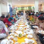 Makan besaprah di Kantor Badan Pendapatan Daerah (Bapenda) Kalimantan Barat (Kalbar). (Foto: Jauhari)