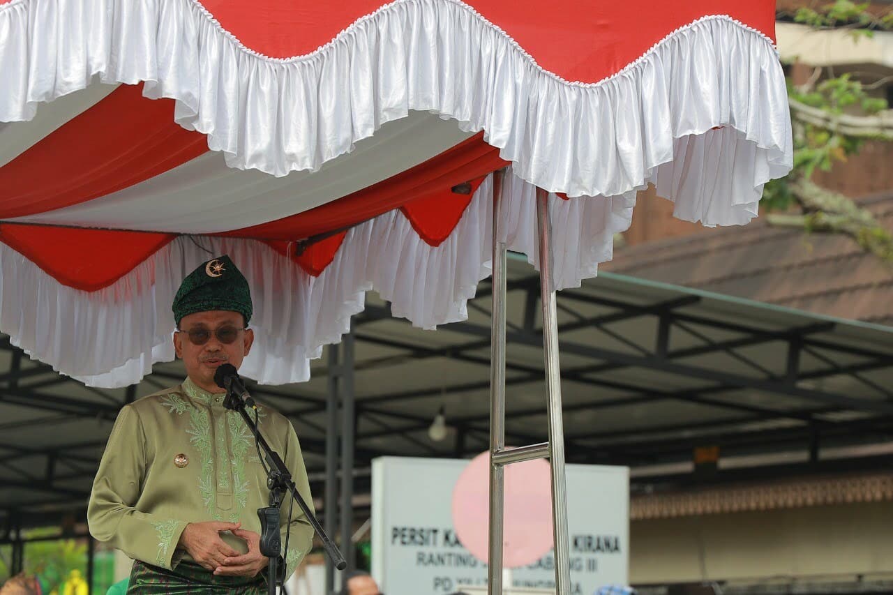 Wali Kota Pontianak, Edi Rusdi Kamtono memberikan sambutan pada puncak Hari Jadi Kota Pontianak ke-251. (Foto: Prokopim For KalbarOnline.com)