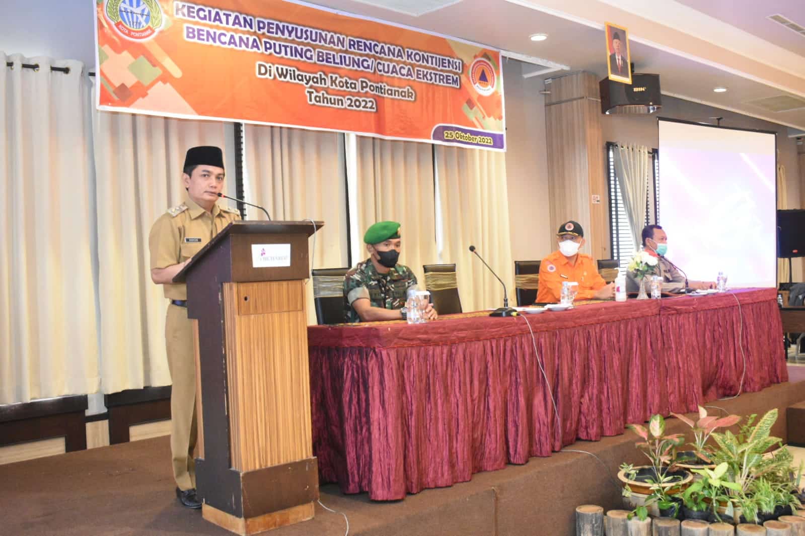 Wakil Wali Kota Pontianak, Bahasan membuka kegiatan penyusunan rencana kontijensi puting beliung. (Foto: Kominfo For KalbarOnline.com)