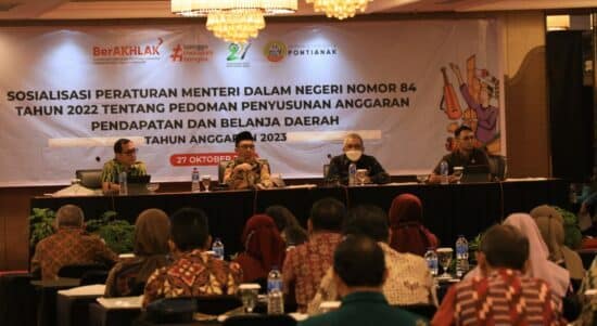 Sekretaris Daerah Kota Pontianak, Mulyadi membuka Sosialisasi Permendagri Nomor 84 Tahun 2022 tentang Penyusunan APBD 2023. (Foto: Kominfo For KalbarOnline.com)