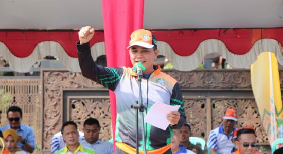Wakil Wali Kota Pontianak, Bahasan mengobarkan semangat para atlet Kontingen Kota Pontianak yang akan berlaga pada Porprov XIII Kalbar. (Foto: Prokopim For KalbarOnline.com)