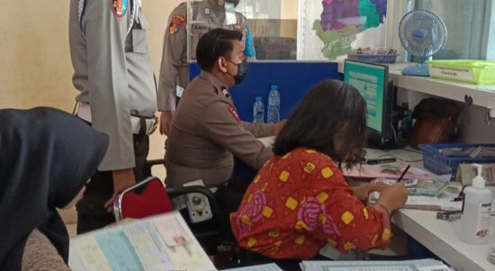 Propam Polres Melawi menggelar pengawasan dan monitoring layanan publik di wilayah hukum Polres Melawi. (Foto: Jauhari)