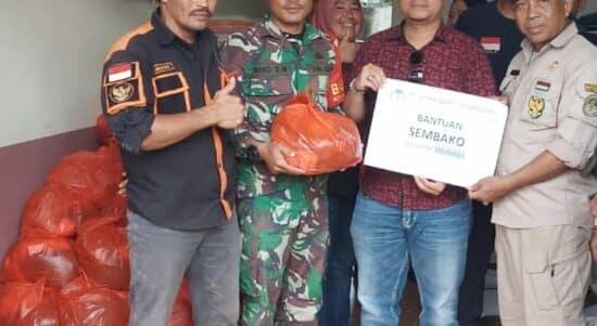 PT CSC Salurkan Bantuan Paket Sembako Untuk Korban Banjir di Kecamatan Sandai Ketapang 1