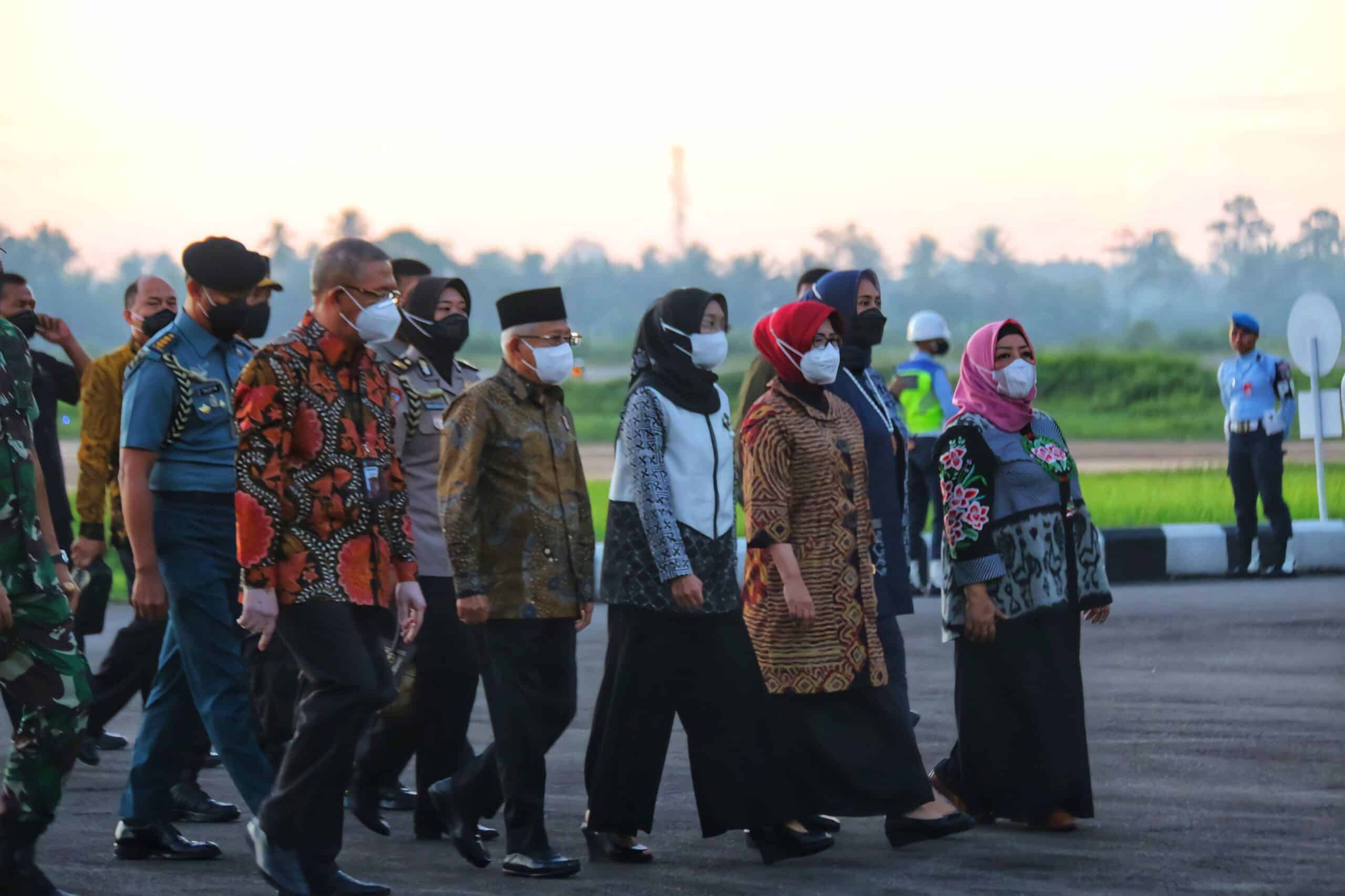 Wakil Presiden RI tiba di Pangkalan TNI AU Supadio pukul 17.20 WIB setelah bertolak dari Pangkalan TNI AU Halim Perdanakusuma. (Foto: Biro Adpim For KalbarOnline.com)