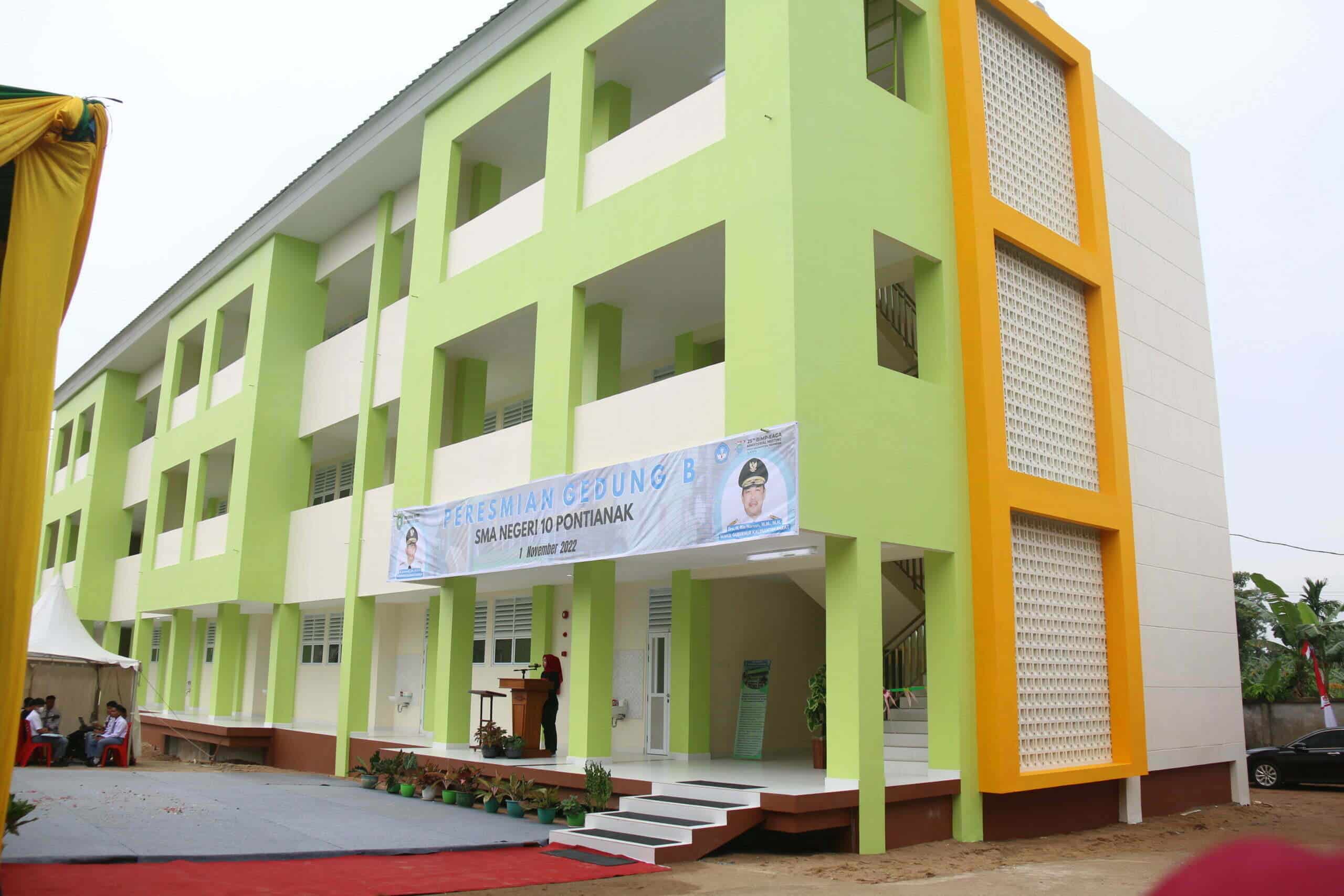 Penampakan gedung baru SMA Negeri 10 Pontianak. (Foto: Biro Adpim For KalbarOnline.com)