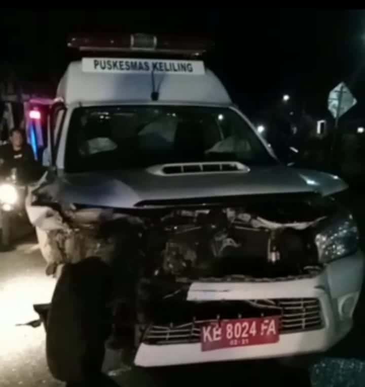 Kondisi mobil ambulans yang rusak berat. (Foto: Ishaq)