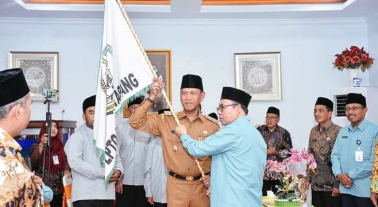 Wakil Bupati Ketapang, Farhan melepas kafilah tuan rumah untuk berlaga di MTQ ke-XXX tingkat Provinsi Kalimantan Barat, Kamis (03/10/2022). (Foto: Adi LC)