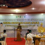 Gubernur Kalbar, Sutarmidji memberikan kata sambutan pada acara malam ramah tamah bersama bupati/wali kota dan seluruh kafilah MTQ ke-XXX tingkat Provinsi Kalbar tahun 2022, di Pendopo Bupati Ketapang, Jumat (04/11/2022). (Foto: Jauhari)