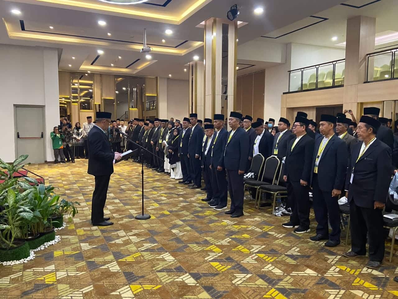 Gubernur Kalimantan Barat, Sutarmidji melantik Pengawas Dewan Hakim dan Dewan Hakim MTQ XXX Tingkat Provinsi Kalbar, di Hotel Grand Zuri Ketapang, Sabtu (05/11/2022). (Foto: Jauhari)