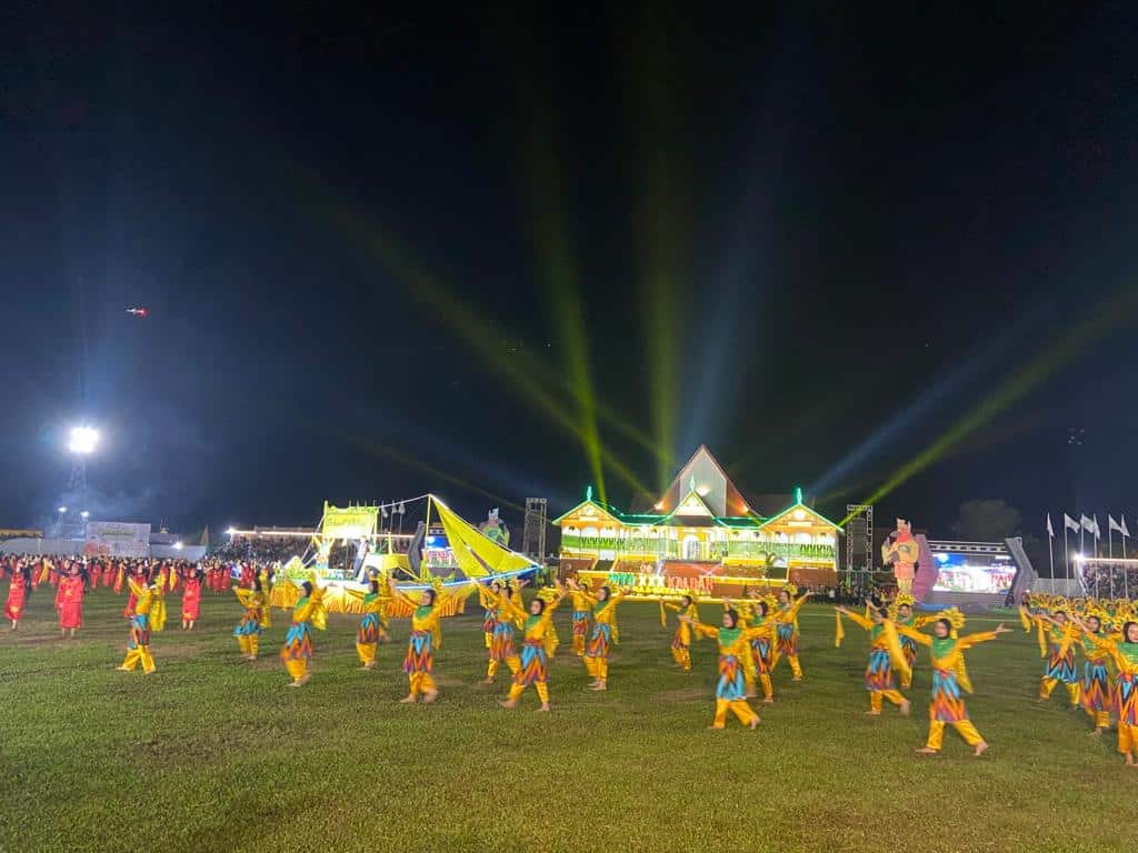 Opening ceremony MTQ XXX Tingkat Provinsi Kalbar Tahun 2022, di Staidon Tentemak Kabupaten Ketapang, Sabtu (05/11/2022) malam. (Foto: Jauhari)