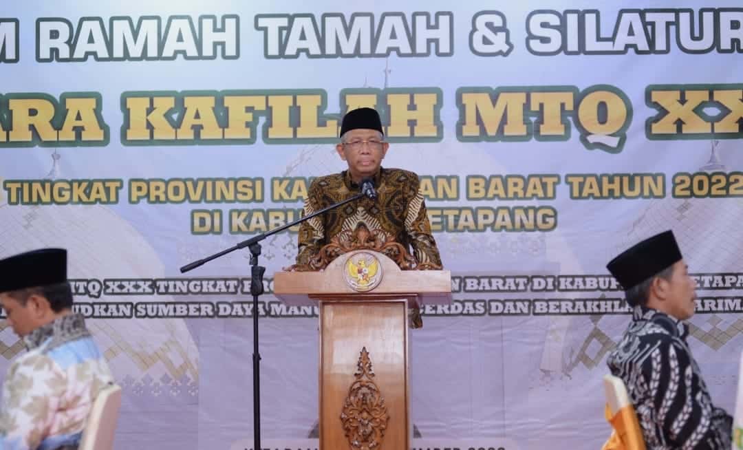 Gubernur Kalimantan Barat, Sutarmidji memberikan kata sambutan pada acara malam ramah tamah dan silaturahmi MTQ ke-XXX tingkat Provinsi Kalbar, di Pendopo Bupati Ketapang, Jumat (04/11/2022) malam. (Foto: Adi LC)