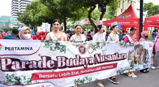 Parade Budaya Nusantara ini diikuti oleh ribuan orang peserta dengan menggunakan kebaya, Minggu (06/11/2022). (Foto: Istimewa)