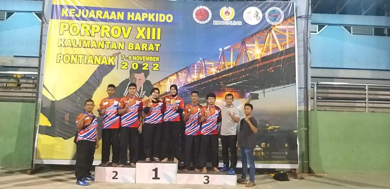 Sejumlah atlet cabang olahraga hapkido asal Kabupaten Kapuas Hulu berhasil meraih medali emas, perak dan perunggu di Porprov Kalbar ke-XIII tahun 2022. (Foto: Ishaq)