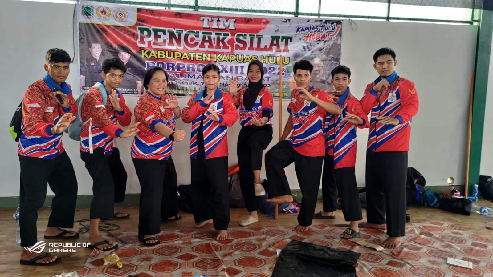 Para atlet pencak silat Kapuas Hulu yang berlaga di Porprov XIII Kalbar. (Foto: Ishaq)