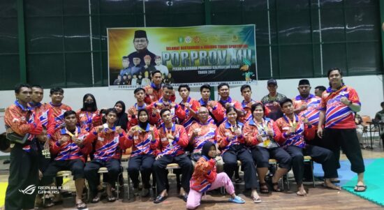 Para atlet pencak silat yang tergabung dalam kontingen Kapuas Hulu di ajang Porprov ke-XIII Kalbar tahun 2022. (Foto: Ishaq)