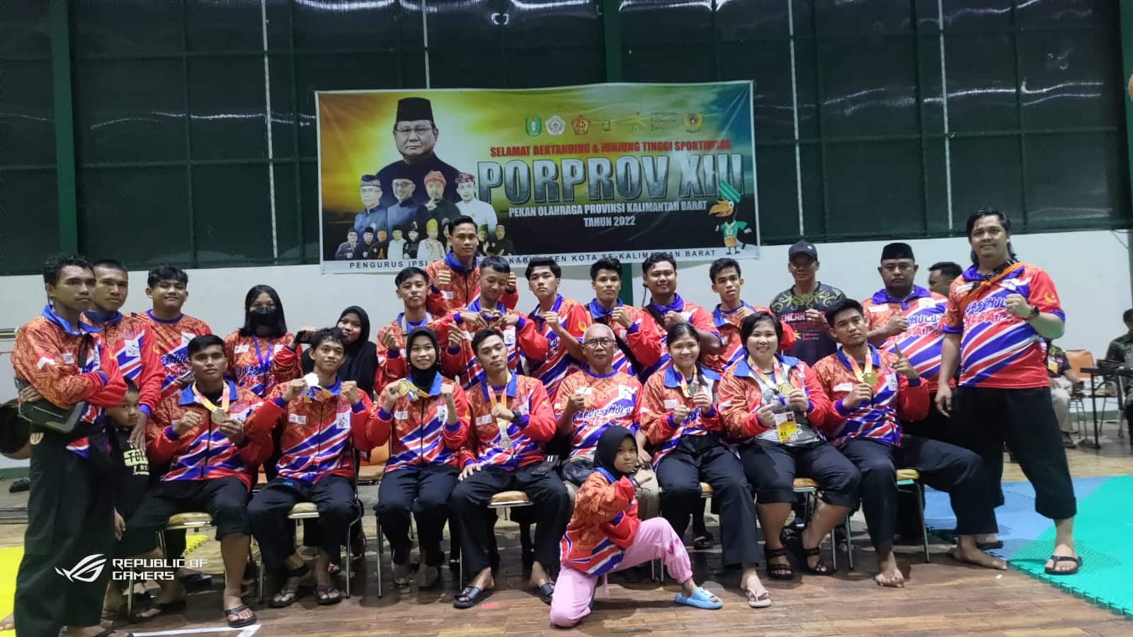 Para atlet pencak silat yang tergabung dalam kontingen Kapuas Hulu di ajang Porprov ke-XIII Kalbar tahun 2022. (Foto: Ishaq)
