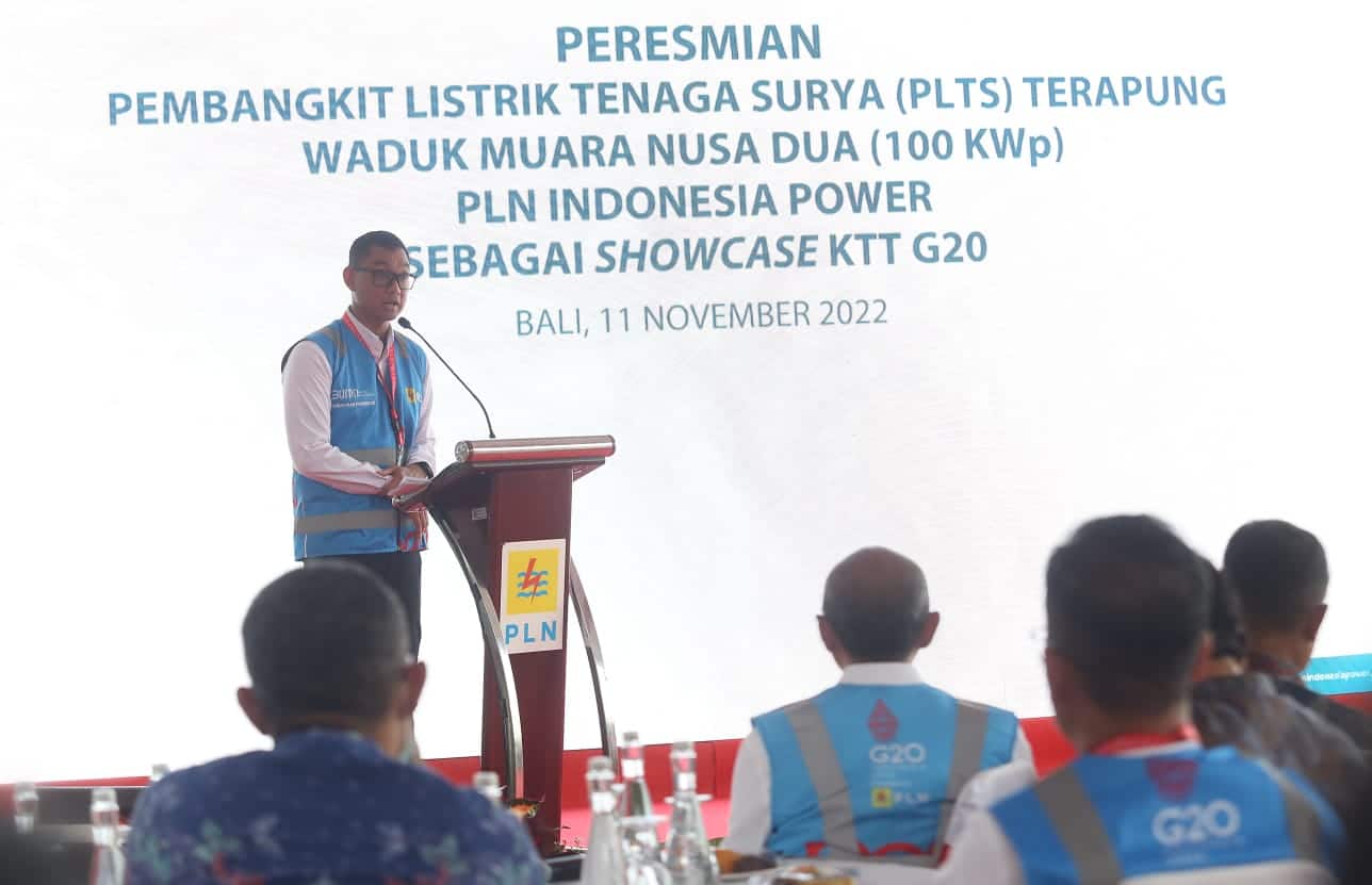 Direktur Utama PLN, Darmawan Prasodjo memberikan sambutan pada peresmian Pembangkit Listrik Tenaga Surya (PLTS) Terapung Waduk Muara Nusa Dua. (Foto: Istimewa)