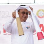 Wali Kota Pontianak, Edi Rusdi Kamtono mematahkan secara simbolis replika rokok sebagai bentuk kampanye wujudkan Pontianak bebas dari asap rokok. (Foto: Prokopim For KalbarOnline.com)
