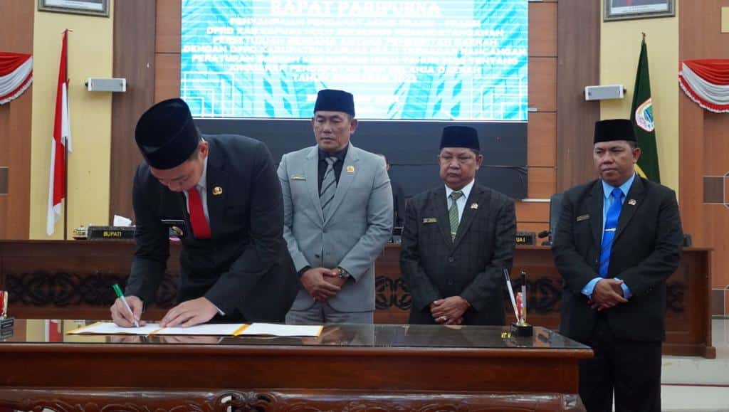 Eksekutif dan Legislatif Kapuas Hulu menyetujui Raperda APBD Tahun Anggaran 2023. (Foto: Ishaq)