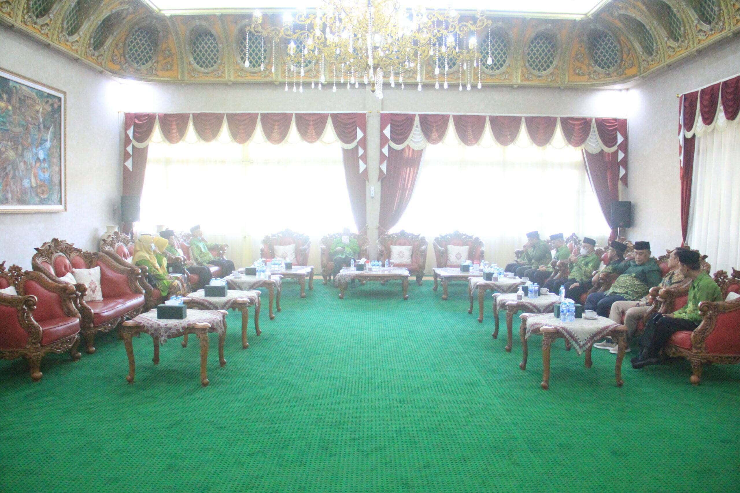 Audiensi jajaran PW Muhammadiyah Provinsi Kalbar bersama Gubernur Kalbar, Sutarmidji, di Pendopo Gubernur Kalbar, Jumat (30/12/2022). (Foto: Biro Adpim For KalbarOnline.com)