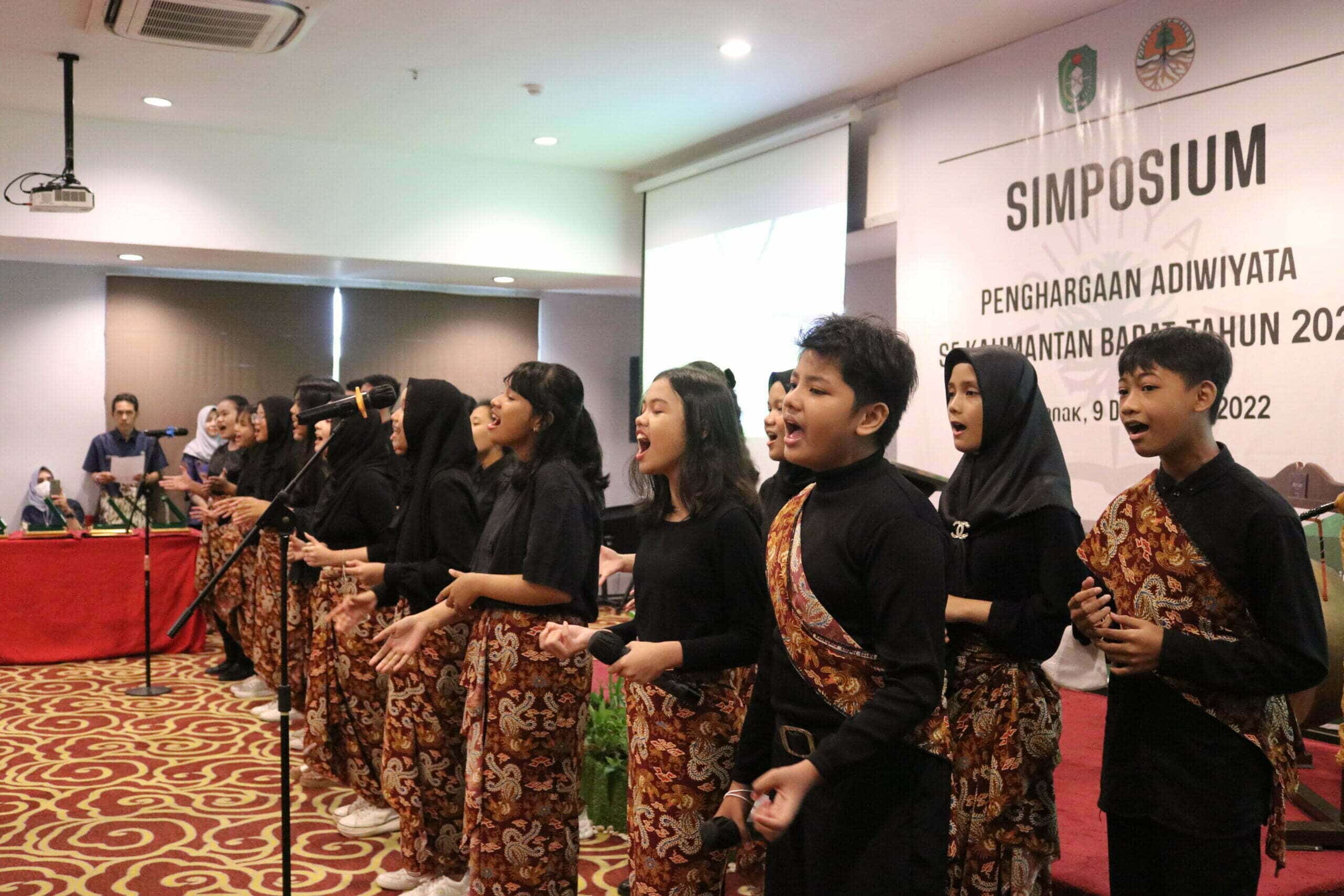 Para peserta kegiatan Simposium Penghargaan Sekolah Adiwiyata se-Kalimantan Barat Tahun 2022. (Foto: Biro Adpim Pemprov Kalbar For KalbarOnline.com)