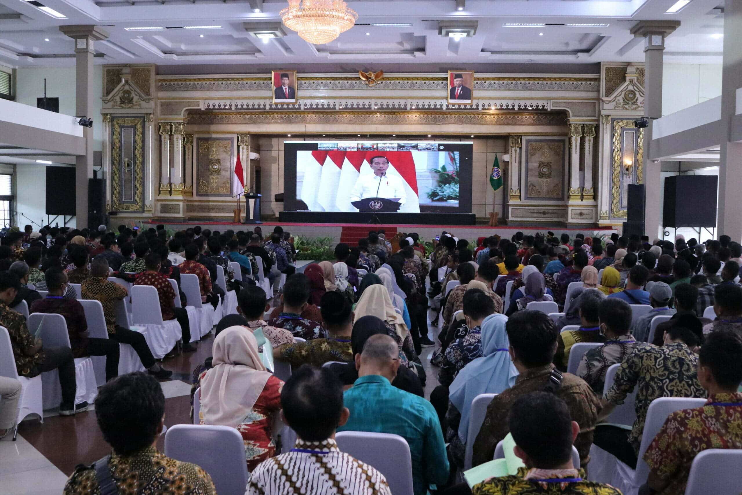 Acara "Penyerahan Sertifikat Tanah Untuk Rakyat Se-Indonesia" secara virtual yang dihadiri Presiden Indonesia, Joko Widodo (Jokowi), di Istana Negara, Kamis (01/12/2022). (Foto: Biro Adpim Pemprov Kalbar For KalbarOnline.com)