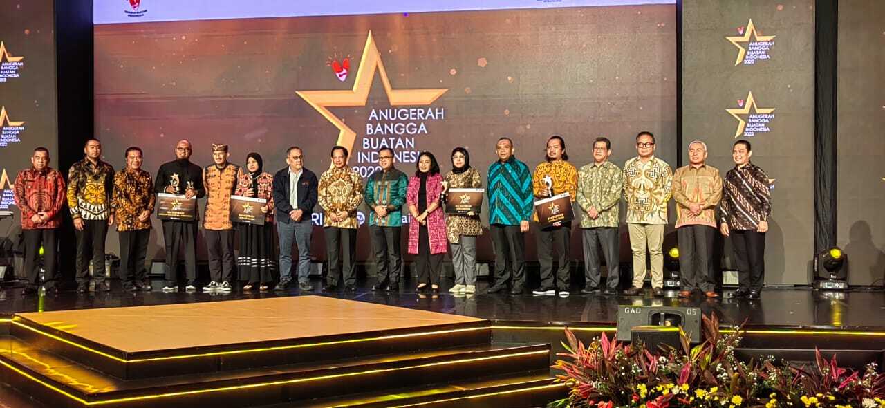 2 UMKM Kalbar berhasil meraih penghargaan ABBI tahun 2022. (Foto: Biro Adpim For KalbarOnline.com)