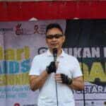 Wali Kota Pontianak, Edi Rusdi Kamtono memberikan sambutan pada Peringatan Hari AIDS Sedunia di halaman PMI Kota Pontianak. (Foto: Prokopim Pemkot Pontianak For KalbarOnline.com)