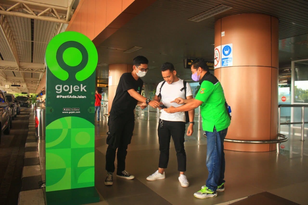 Gojek siap melayani dengan fitur baru GoCar Instan di Bandara Internasional Supadio. (Foto: Gojek For KalbarOnline.com)