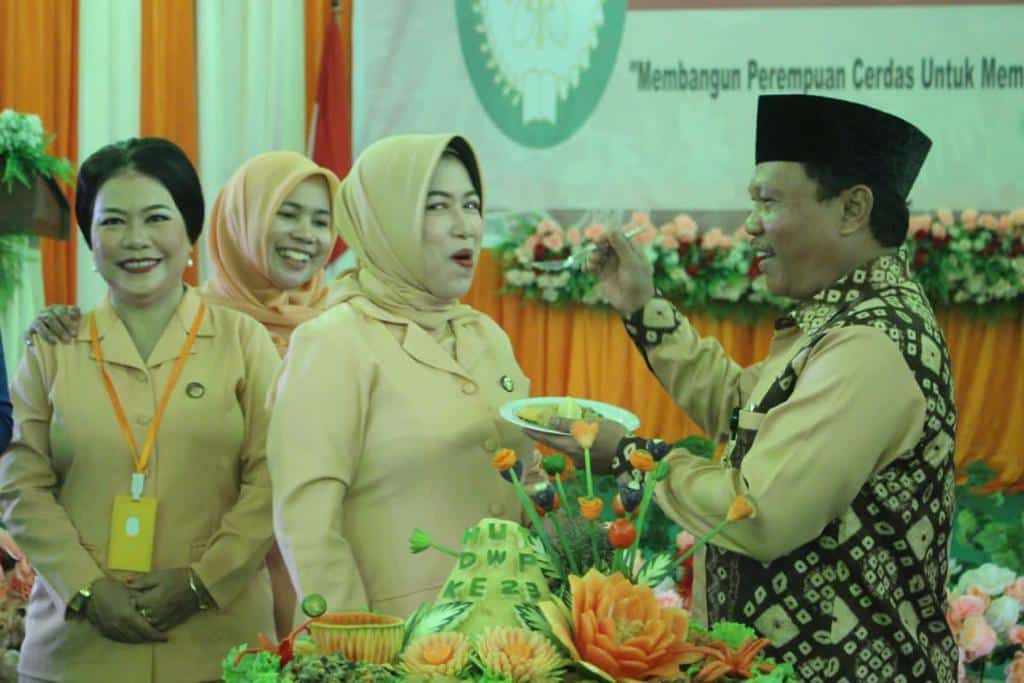 Sekretaris Daerah Kabupaten Kapuas Hulu, Mohd Zaini menghadiri HUT Dharma Wanita ke-23 tahun 2022. (Foto: Ishaq)