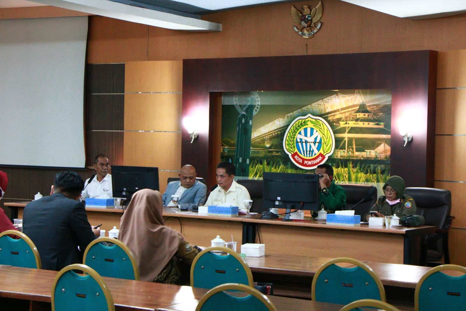 Rapat koordinasi dengan PHRI berkaitan pembinaan pengawasan dan pengendalian perhotelan di Kota Pontianak. (Foto: Prokopim/Kominfo For KalbarOnline.com)