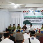 Wakil Bupati Kapuas, Wahyudi Hidayat memberikan kata sambutan dalam acara pembukaan pelatihan imam, khatib, muadzin dan bilal di Masjid Siratul Jannah Putussibau Selatan. (Foto: Ishaq)