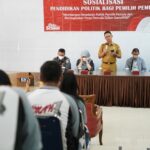 Wali Kota Pontianak, Edi Rusdi Kamtono membuka kegiatan pendidikan politik bagi pemilih pemula di SMAN 1 Pontianak. (Foto: Kominfo/Prokopim For KalbarOnline.com)