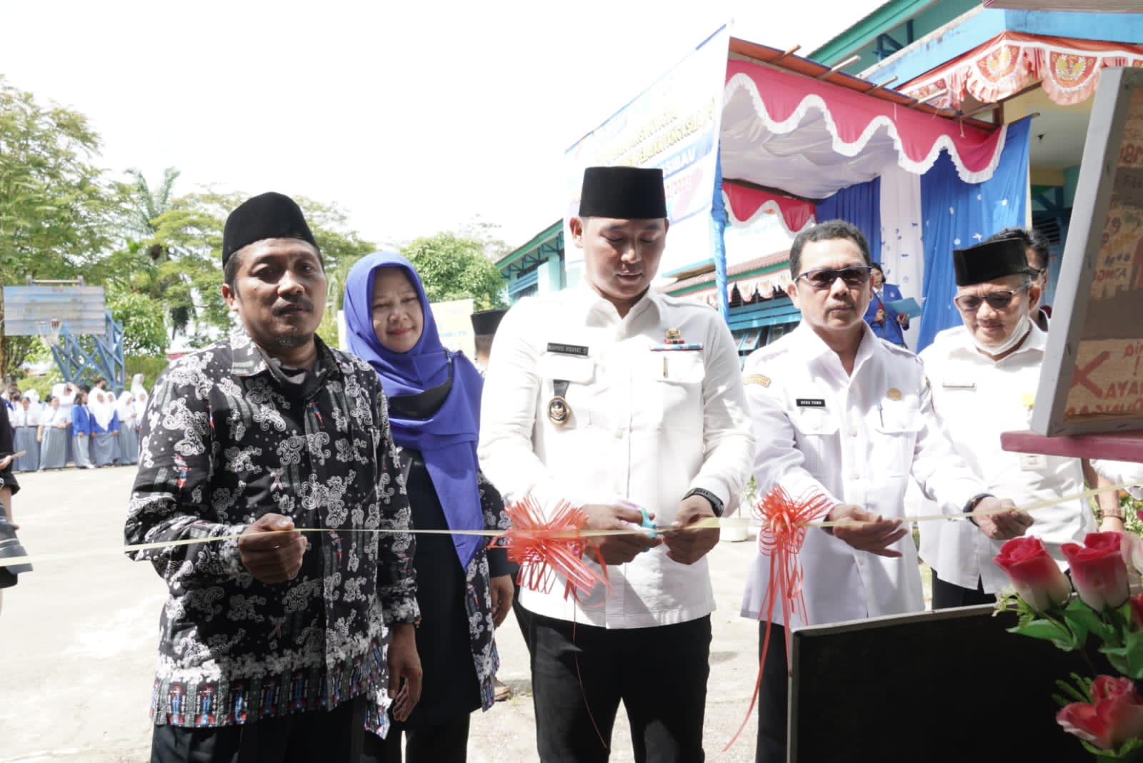 Wakil Bupati Kapuas Hulu, Wahyudi Hidayat hadir di SMAN 1 Putussibau dalam rangka membuka acara Expo dan Aksi Nyata P5 SMAN 1 Putussibau. (Foto: Ishaq)