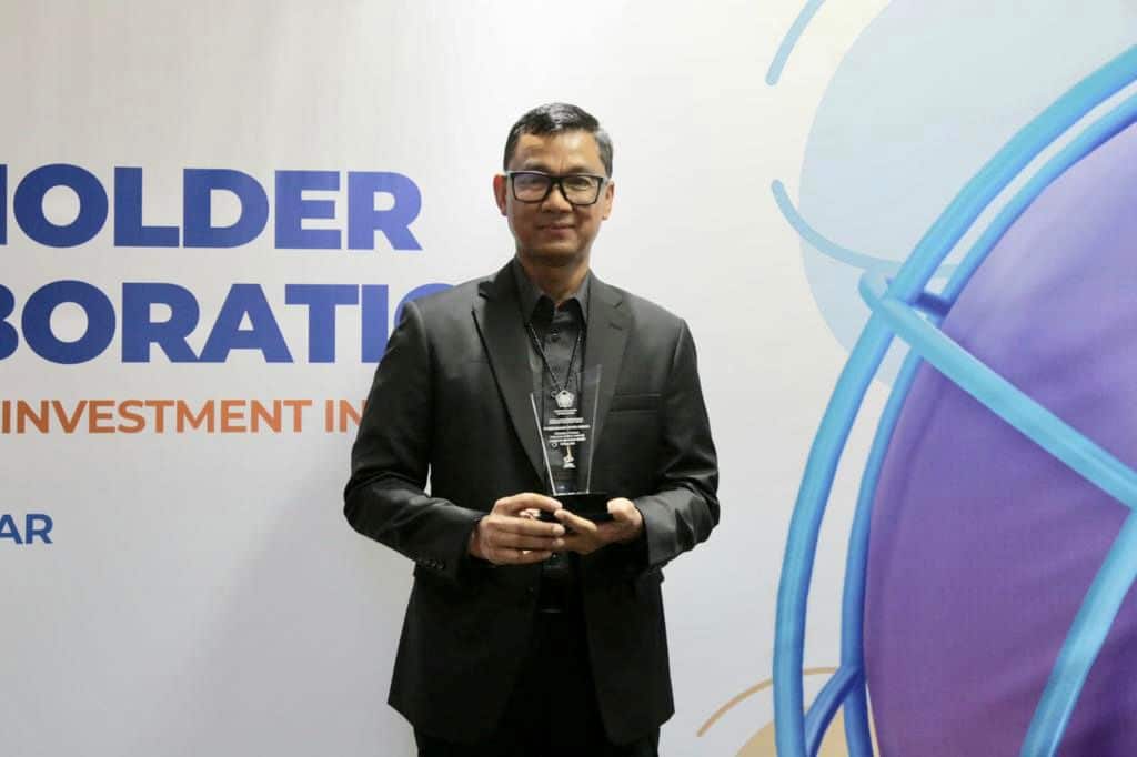 Direktur Utama PLN, Darmawan Prasodjo usai menerima penghargaan dari Kemenkeu RI. (PLN For KalbarOnline.com)