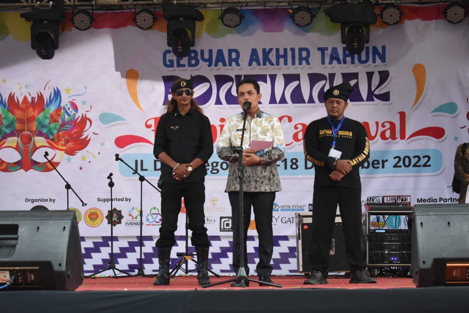 Wakil Wali Kota Pontianak, Bahasan membuka Pontianak Fashion Carnaval 2022 di Jalan Diponegoro. (Foto: Prokopim For KalbarOnline.com)