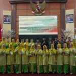 Sekda Kapuas Hulu, Mohd Zaini foto bersama peserta Musda IV DPD MPM Kalimantan Barat Kabupaten Kapuas Hulu tahun 2022, di Gedung DPRD Kapuas Hulu. (Foto: Ishaq)