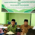 Dewan Masjid (DMI) Kabupaten Sintang memberikan keterangan pers, Selasa (20/12/2022). (Foto: Jauhari)